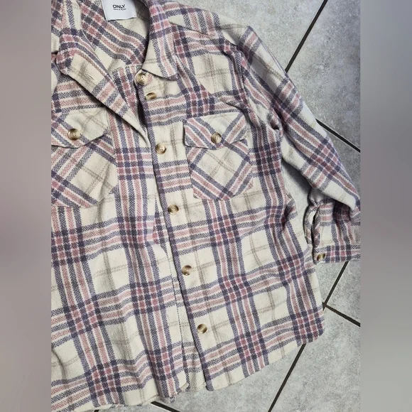 Large Shacket - Picture 4 of 8